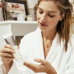 Aveda Damage Remedy™ Daily Hair Repair -Pas Cher Fee Lisse Magasin aveda damage remedy daily hair repair cure regenerante pour cheveux 2