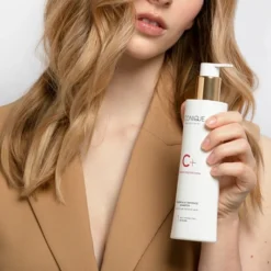 ICONIQUE Professional C+ Colour Protection Colour & UV Defence Shampoo -Pas Cher Fee Lisse Magasin iconique professional c colour protection colour uv defence shampoo shampoing protection de couleur 4